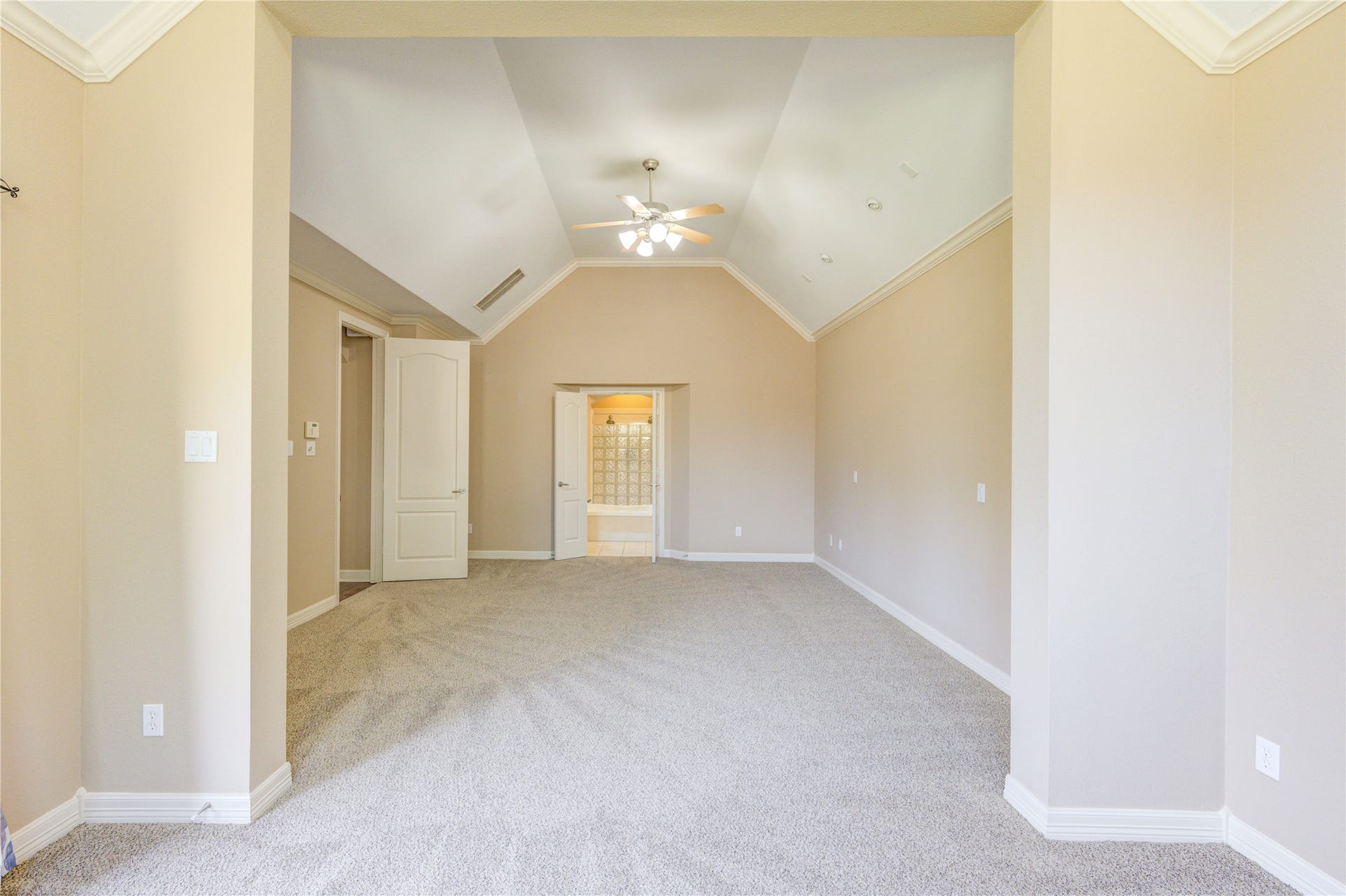 18614 Thomas Survey Drive, Cypress, TX 77433 Very large and spaciuos primary room