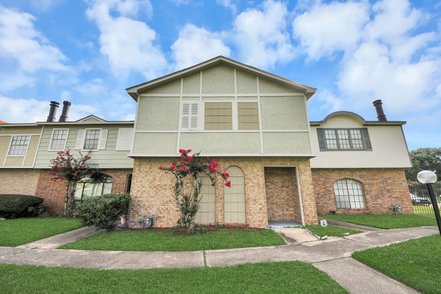 Property photo for 6470 Creekbend Drive, Houston, TX