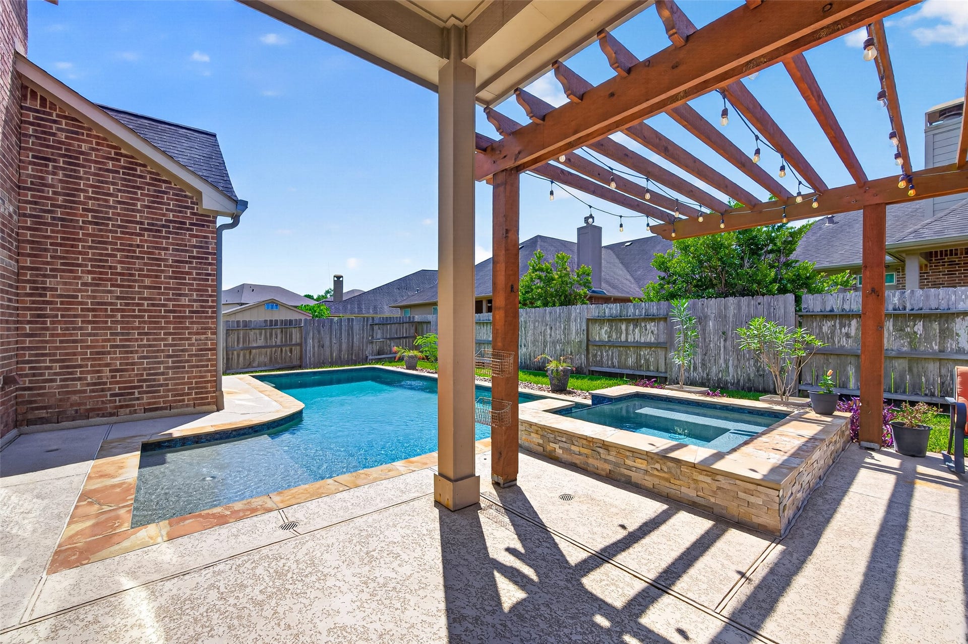 6710 Aqua Falls, Missouri City, TX 77459 Private backyard oasis, ready for you to come home and relax!