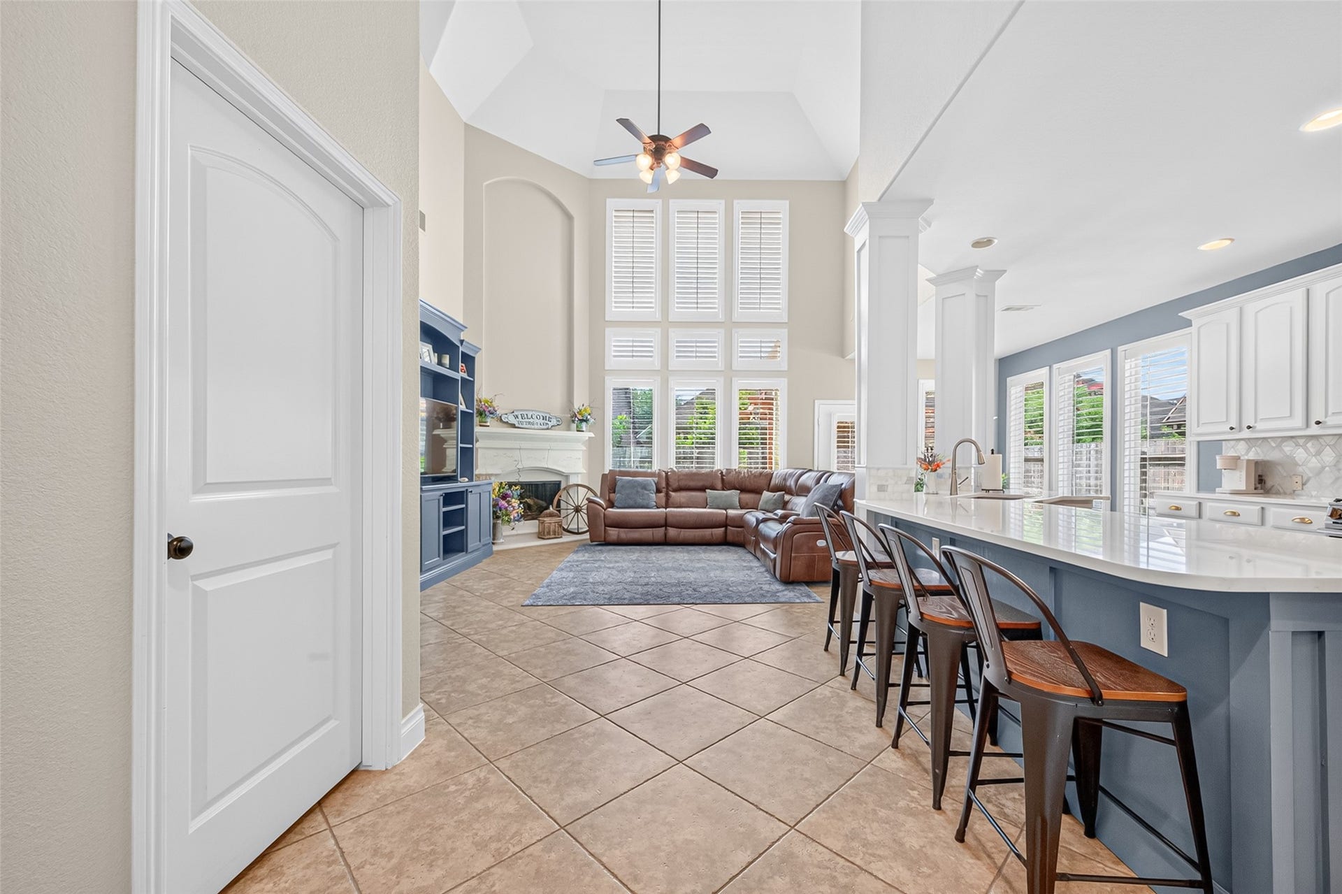 6710 Aqua Falls, Missouri City, TX 77459 Experience open-concept living with soaring ceilings, abundant natural light, and a spacious kitchen featuring a large island and modern finishes, perfect for entertaining.