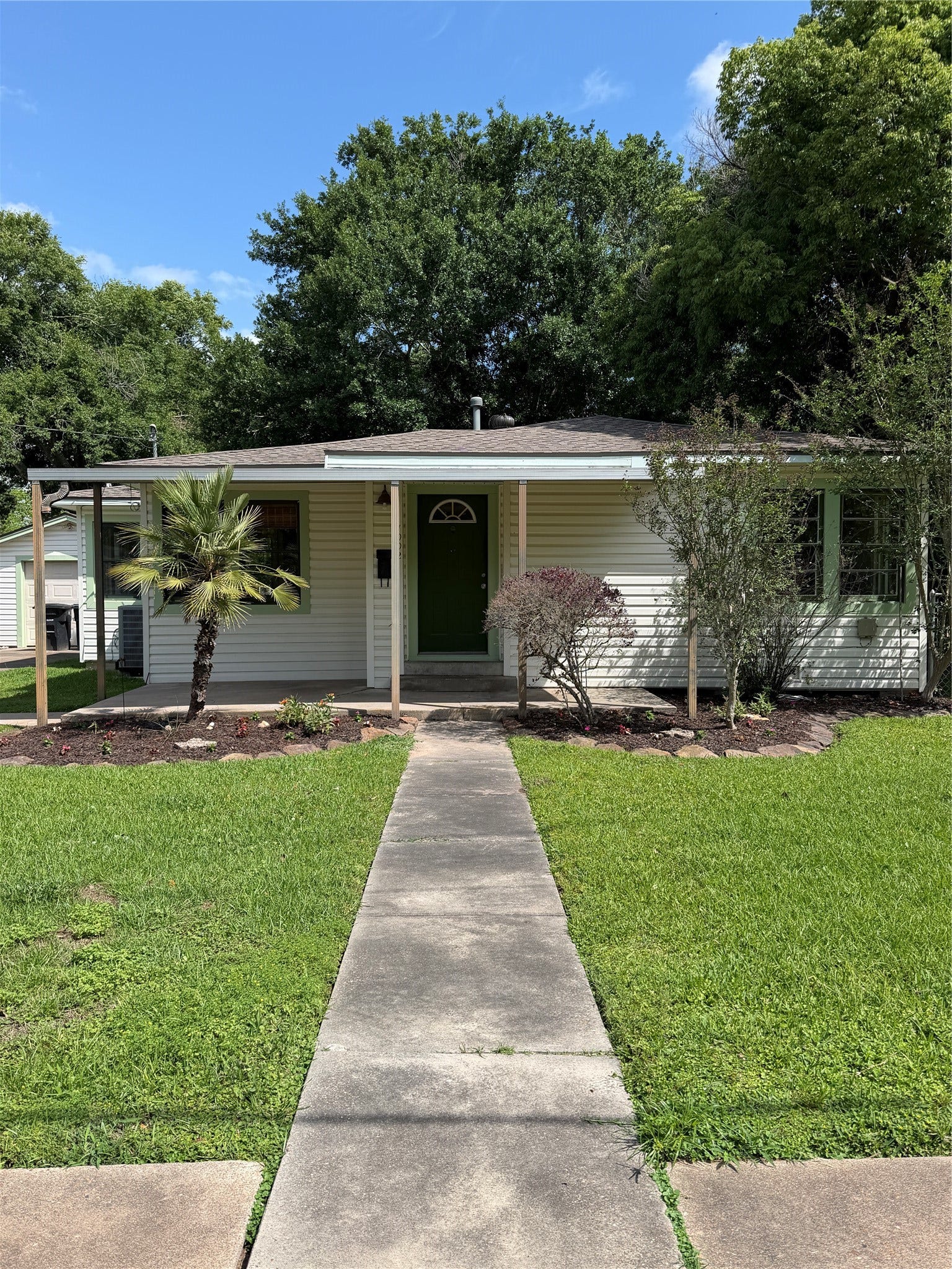 1002 W Willis Street, Alvin, TX 77511 1002 W Willis Street, Alvin, TX 77511