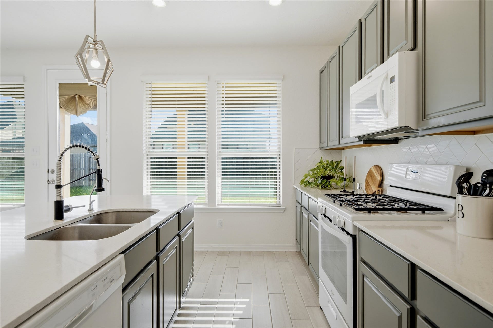 10318 Mount Winchell Drive, Iowa Colony, TX 77583 10318 Mount Winchell Drive, Iowa Colony, TX 77583