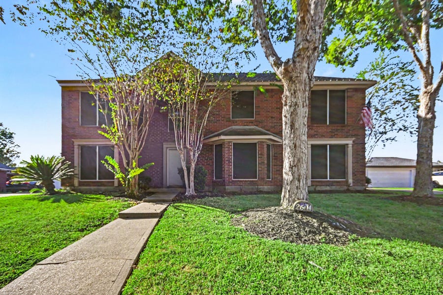 Property photo for 2604 Briarglen Drive, Pearland, TX