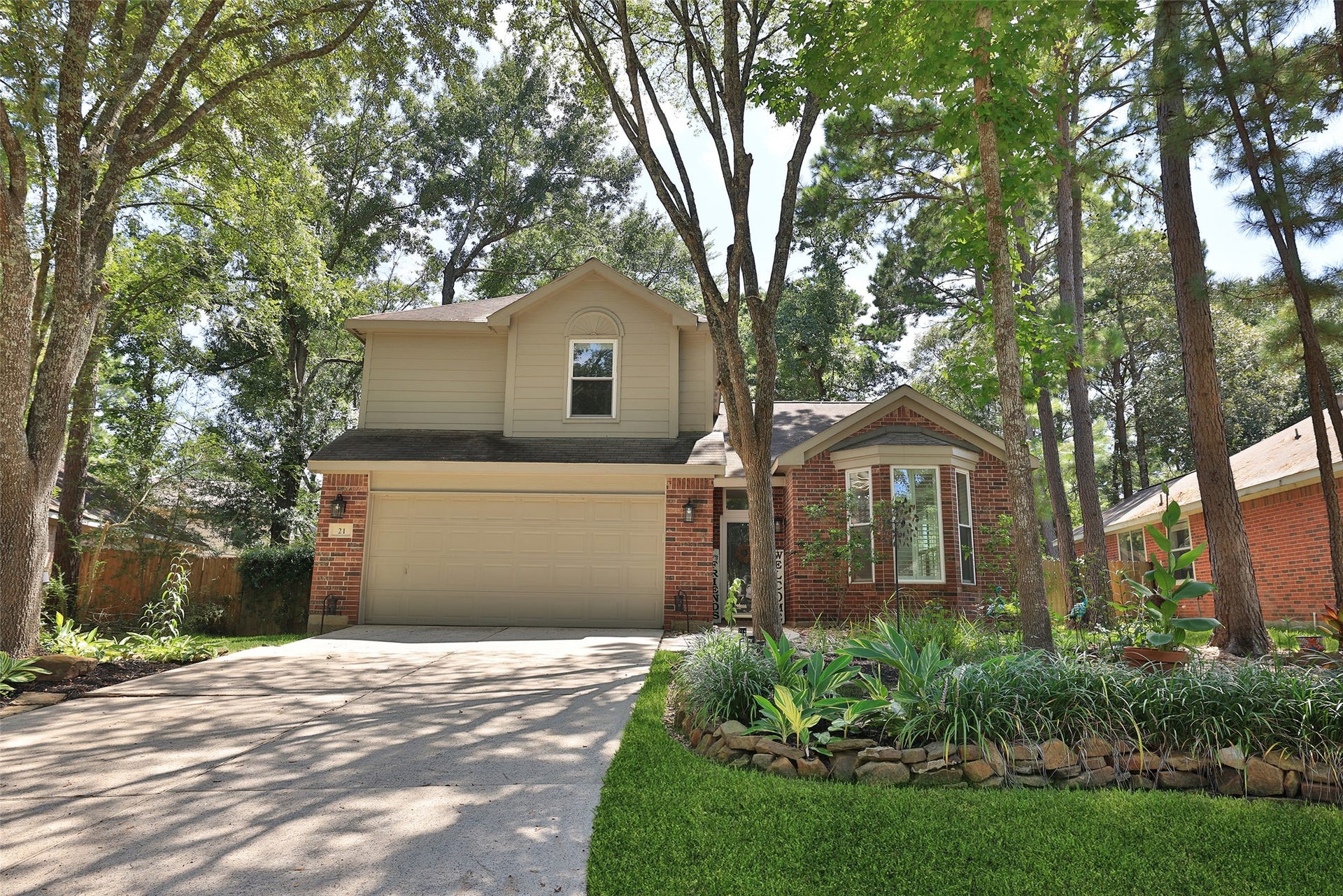 21 Long Hearth Place, The Woodlands, TX 77382 Front Exterior Move-in ready in Cottage Grove, Village of Alden Bridge.