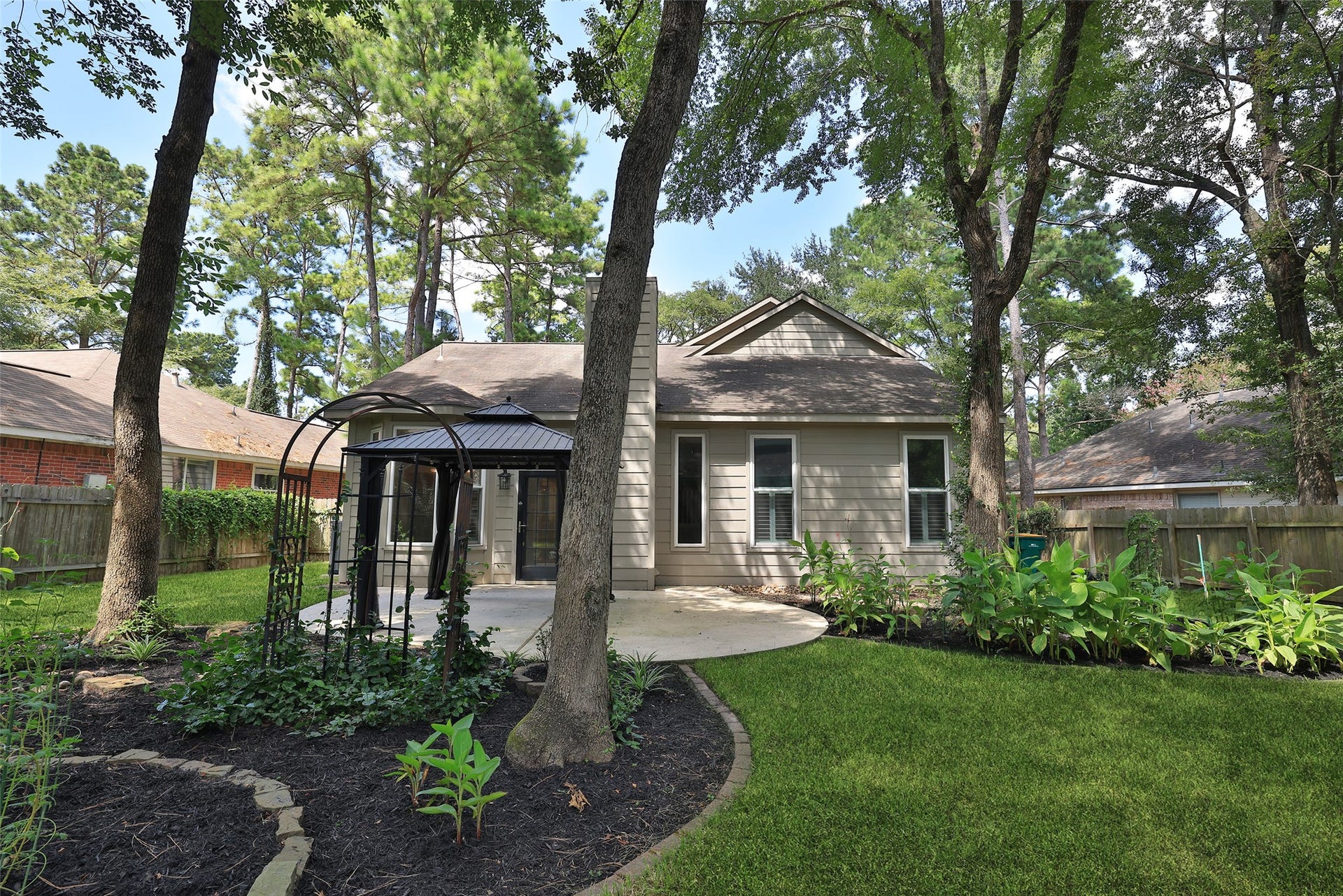 21 Long Hearth Place, The Woodlands, TX 77382 21 Long Hearth Place, The Woodlands, TX 77382