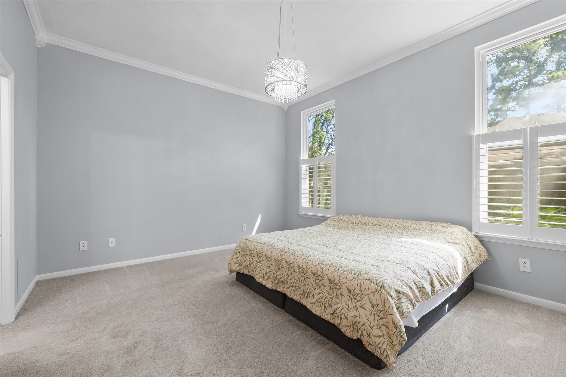 21 Long Hearth Place, The Woodlands, TX 77382 First-Floor Primary Suite