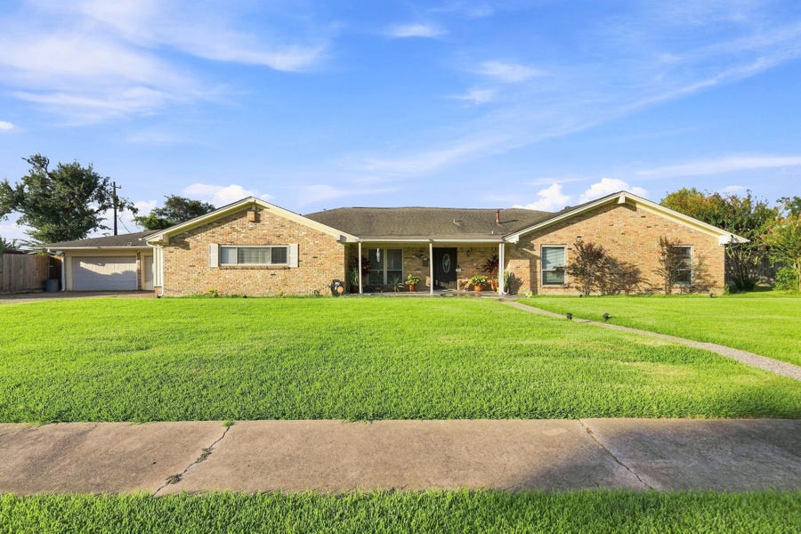 Property photo for 315 Stonehenge Lane, Houston, TX