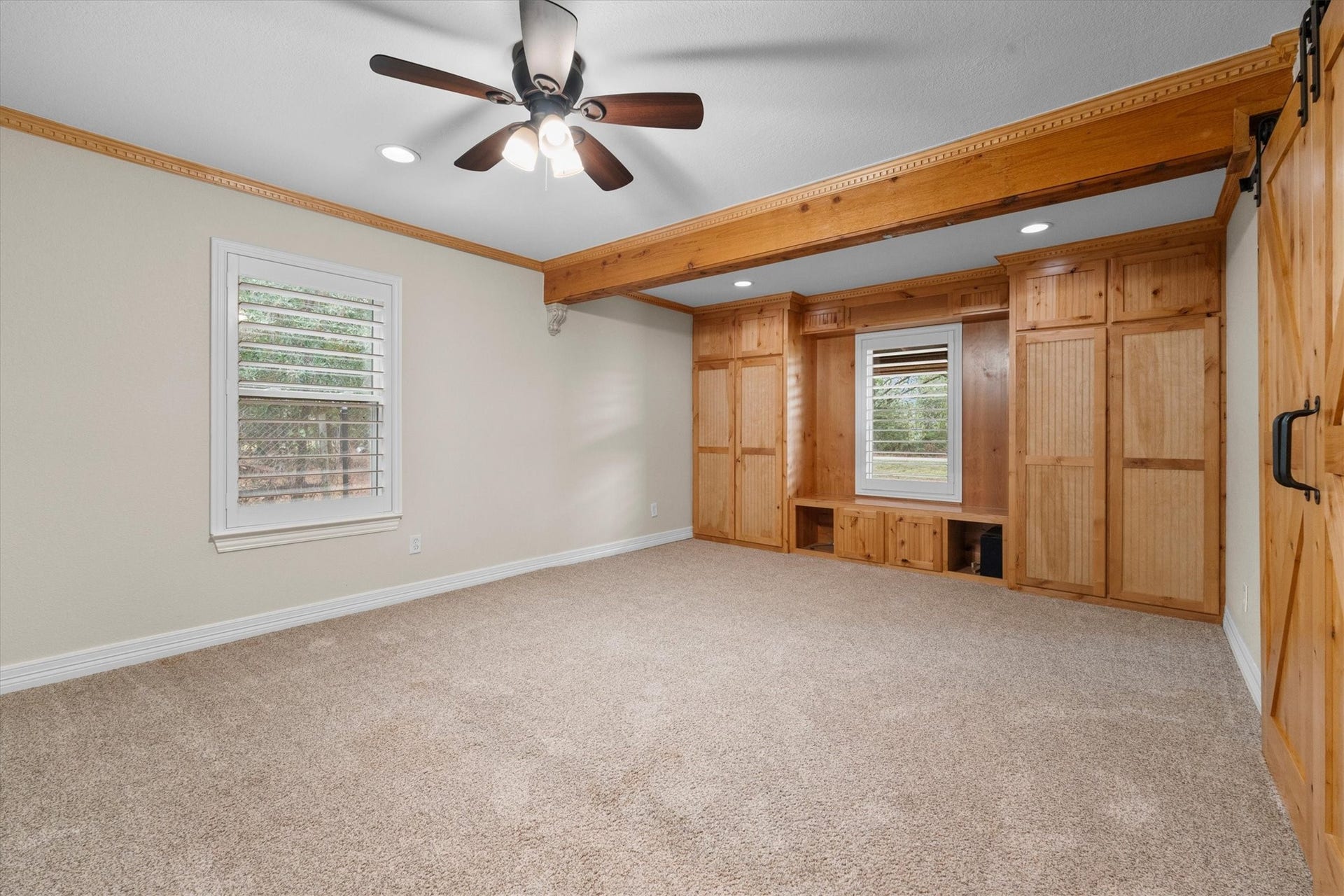 7119 Poole Road, Spring, TX 77379 With a barn door, closet, and easy access to the kitchen, this downstairs game room offers flexibility for a playroom, hobby space, or cozy spot to gather.