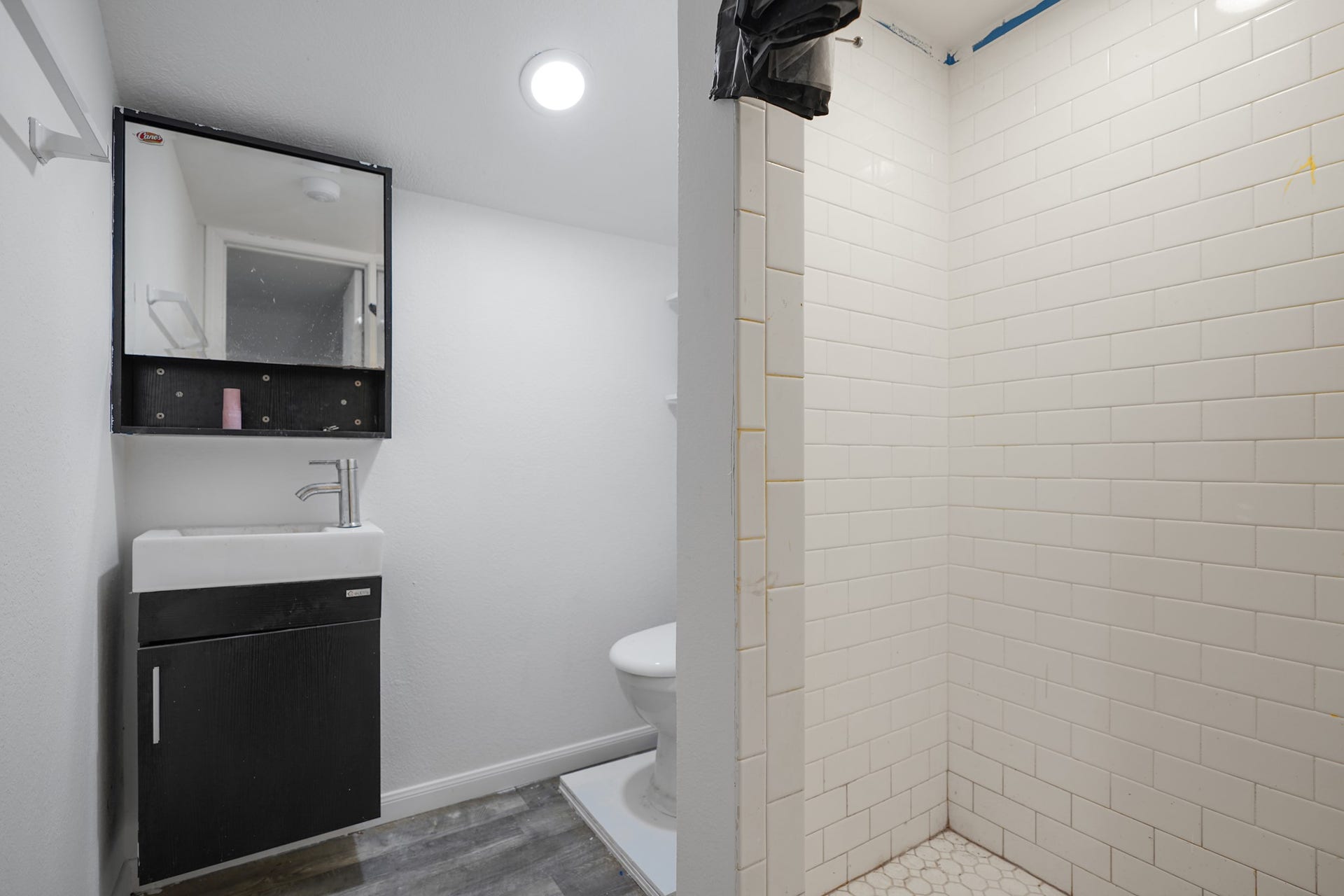 2102 Oak Shores Drive, Houston, TX 77339 Upstairs apartment 3/4 bath.