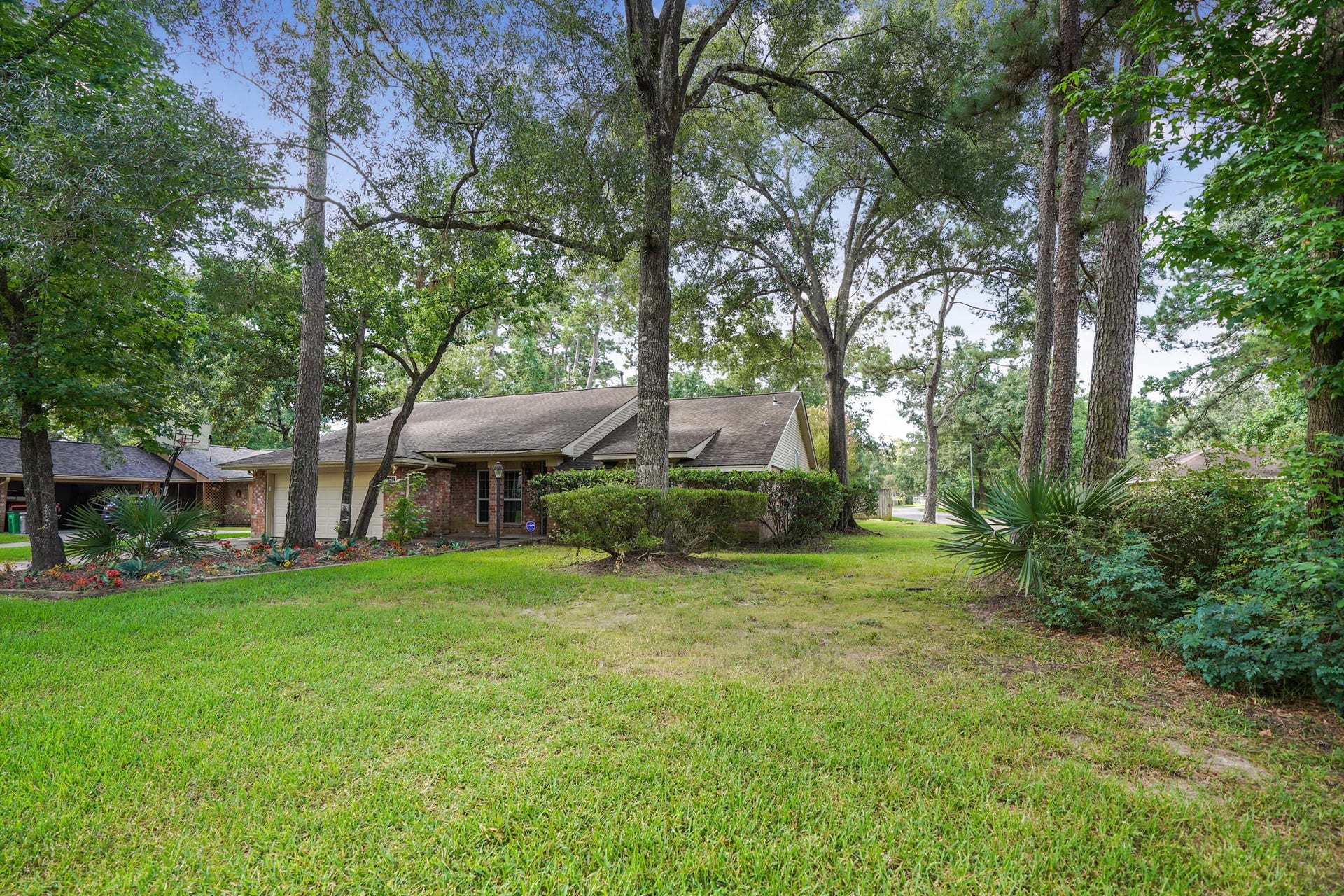 2102 Oak Shores Drive, Houston, TX 77339 2102 Oak Shores Drive, Houston, TX 77339