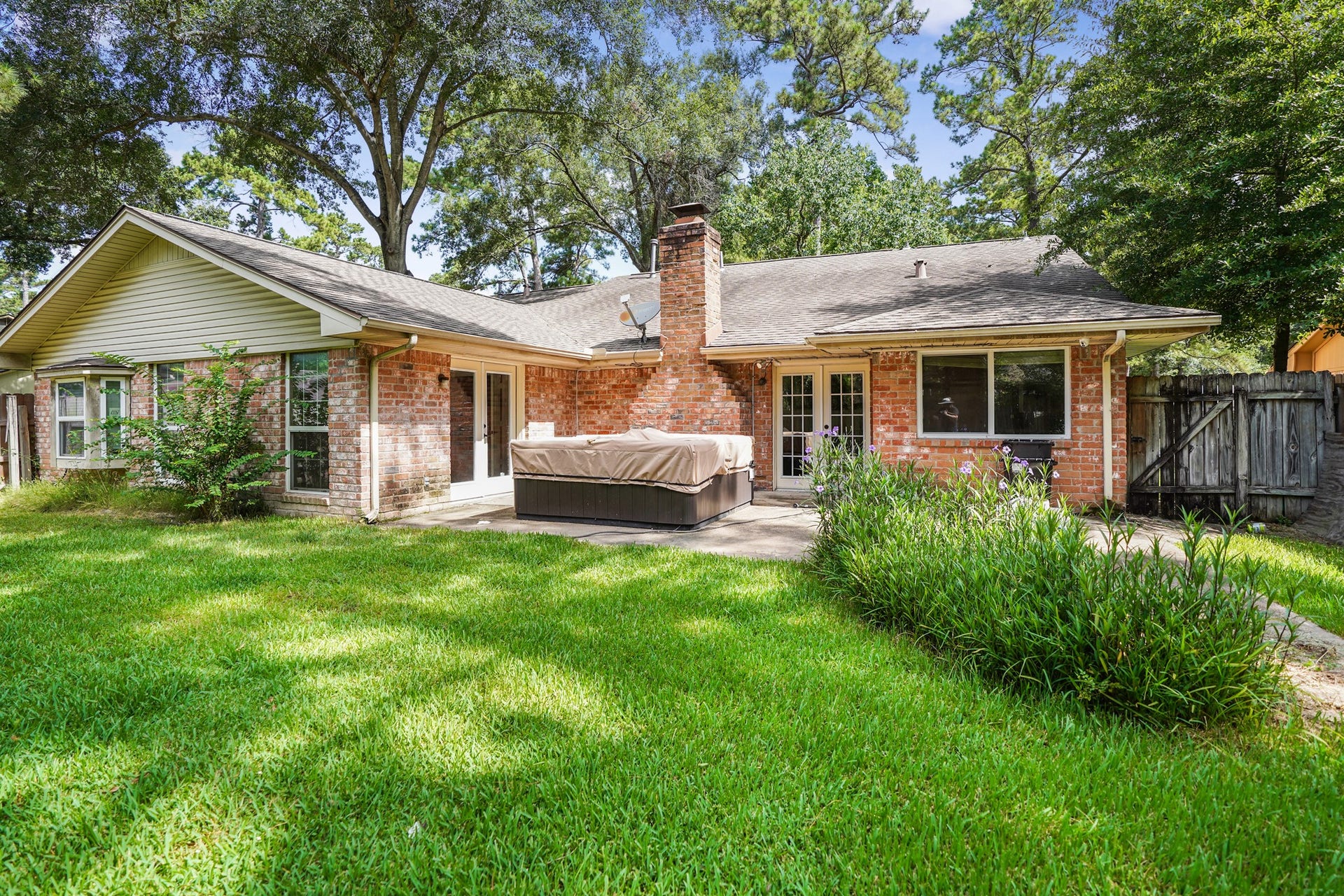 2102 Oak Shores Drive, Houston, TX 77339 2102 Oak Shores Drive, Houston, TX 77339
