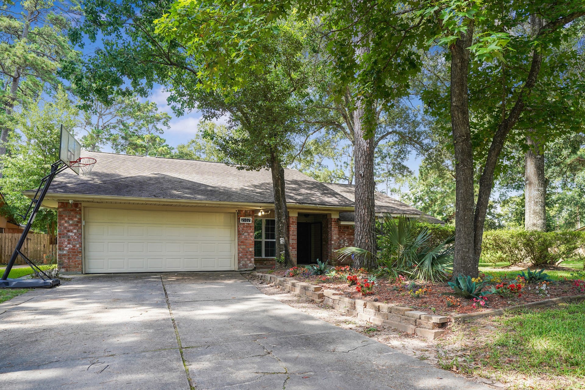 2102 Oak Shores Drive, Houston, TX 77339 Welcome Home