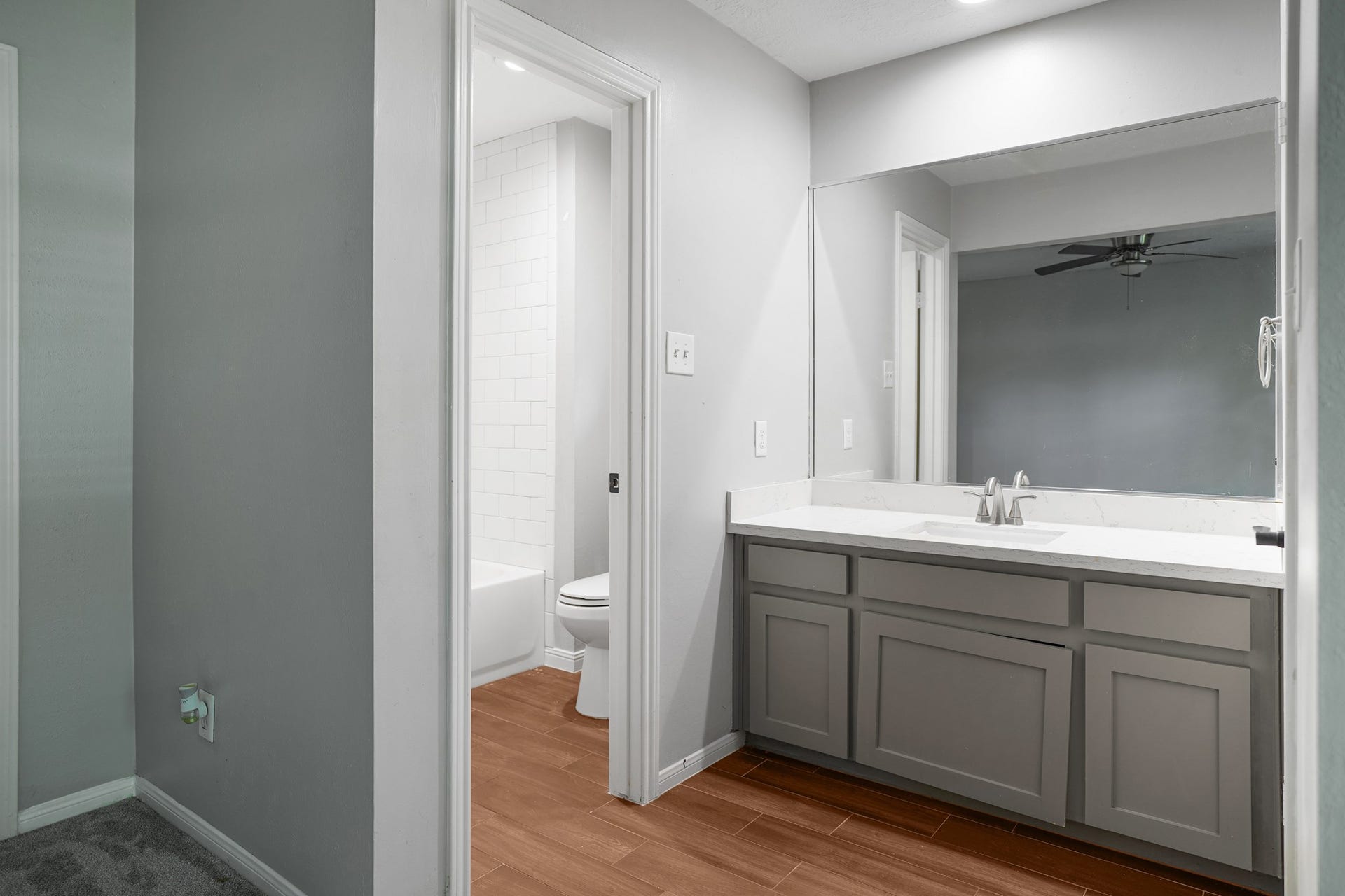 2102 Oak Shores Drive, Houston, TX 77339 Full bath room attached to one of the two primary suites on main level.