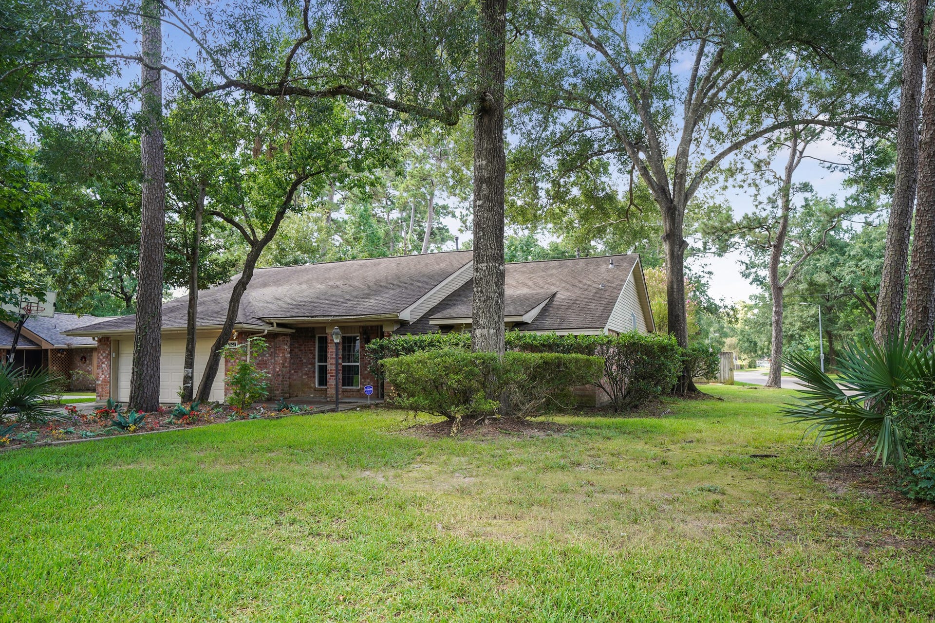 2102 Oak Shores Drive, Houston, TX 77339 2102 Oak Shores Drive, Houston, TX 77339