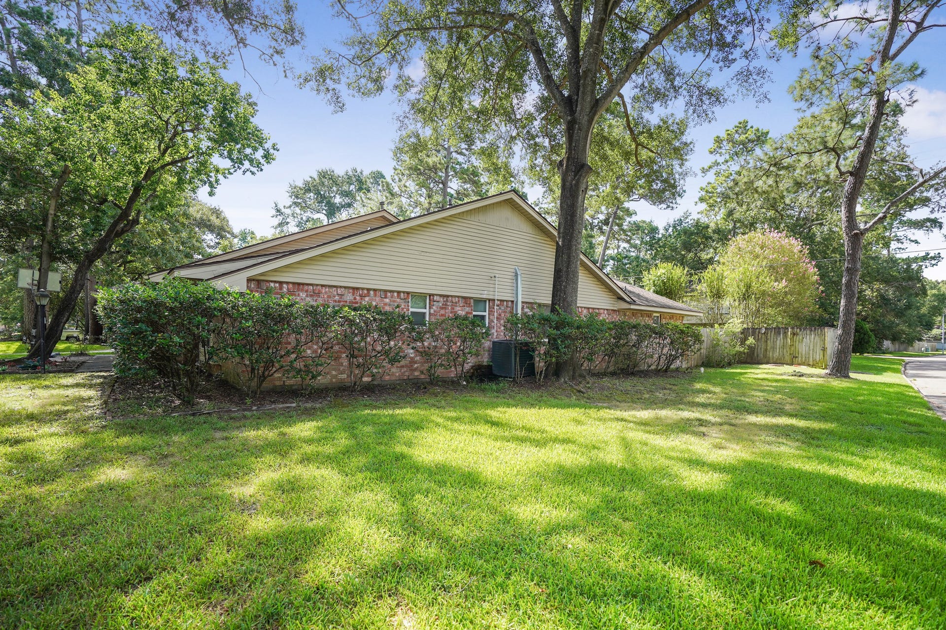 2102 Oak Shores Drive, Houston, TX 77339 2102 Oak Shores Drive, Houston, TX 77339