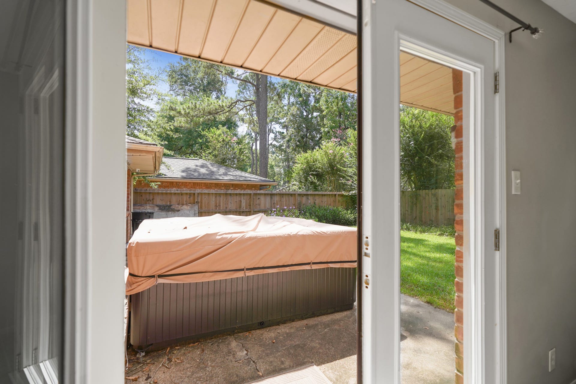 2102 Oak Shores Drive, Houston, TX 77339 French doors off the primary suite to the backyard.