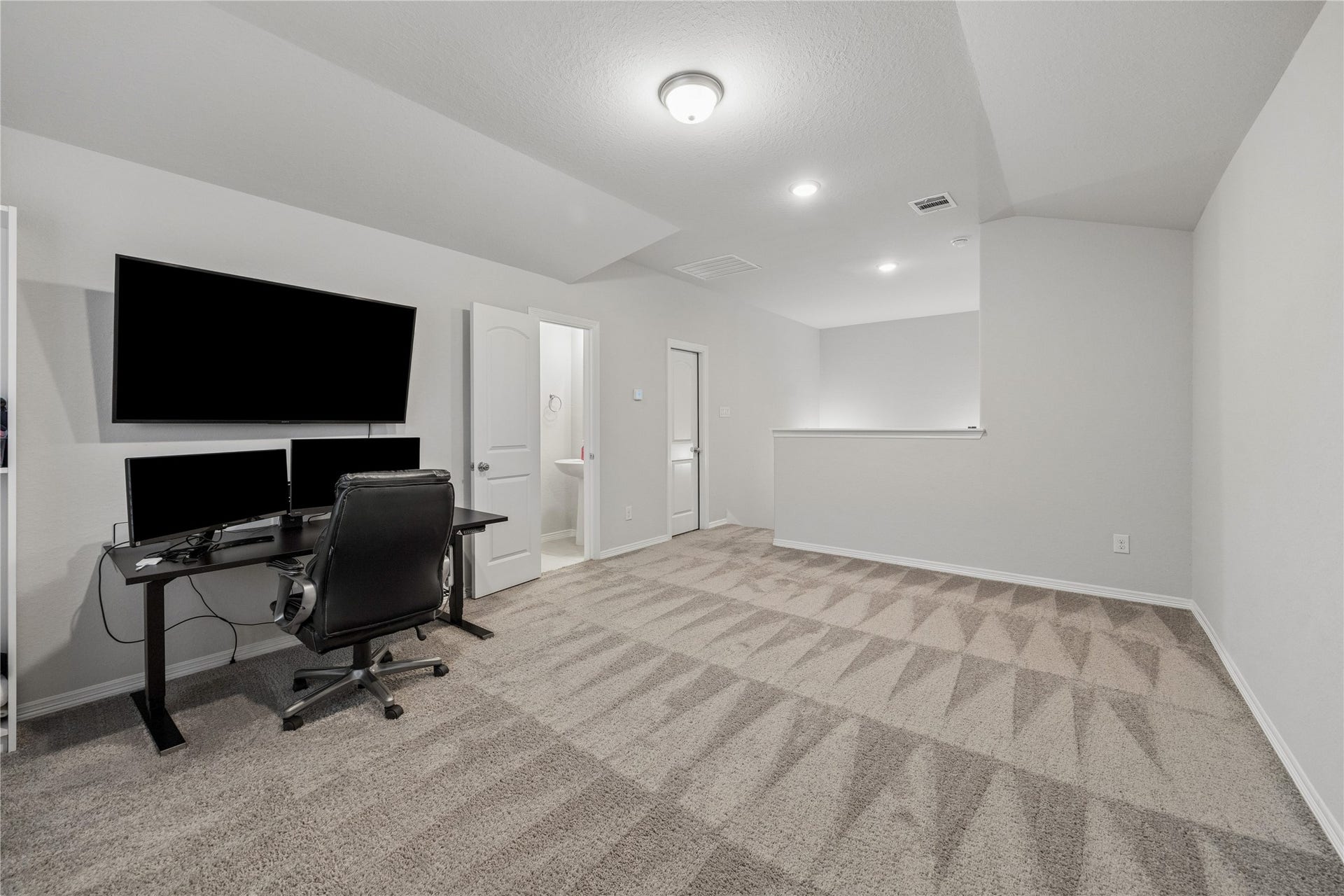 14231 Archer County Trail, Cypress, TX 77429 19x12 flex space on 2nd floor with full bath.