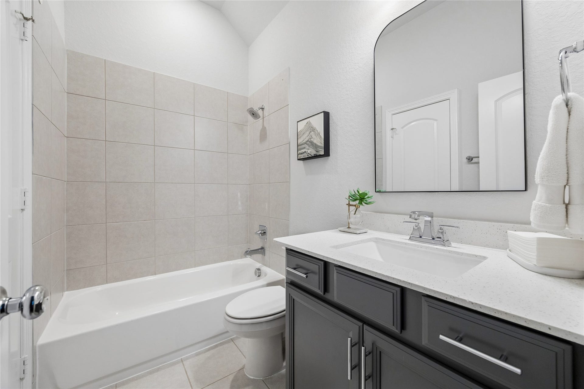 14231 Archer County Trail, Cypress, TX 77429 1st floor shared bathroom, quartz counters, porcelain tile.