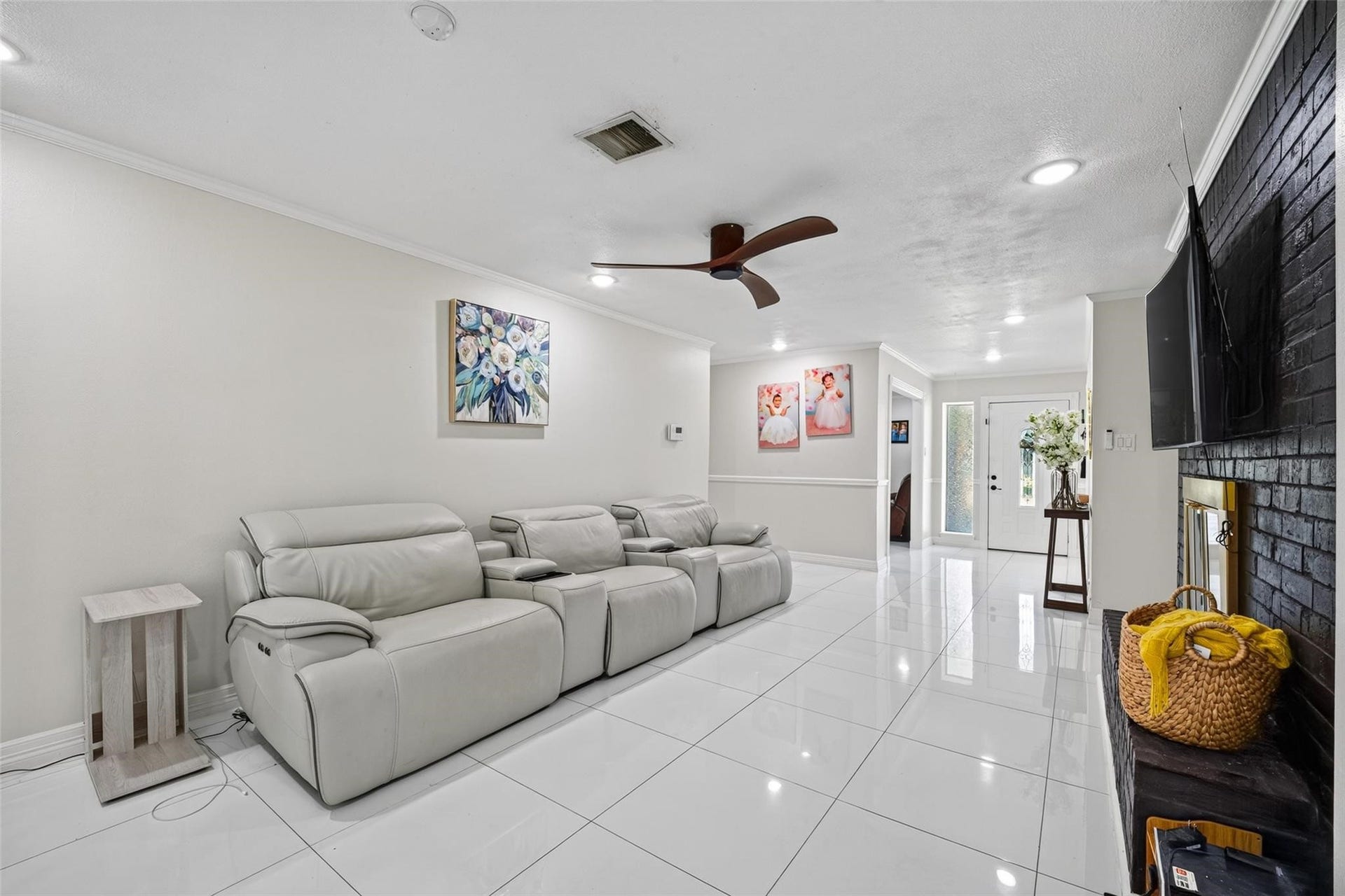 104 Burgundy Lane, League City, TX 77573 104 Burgundy Lane, League City, TX 77573