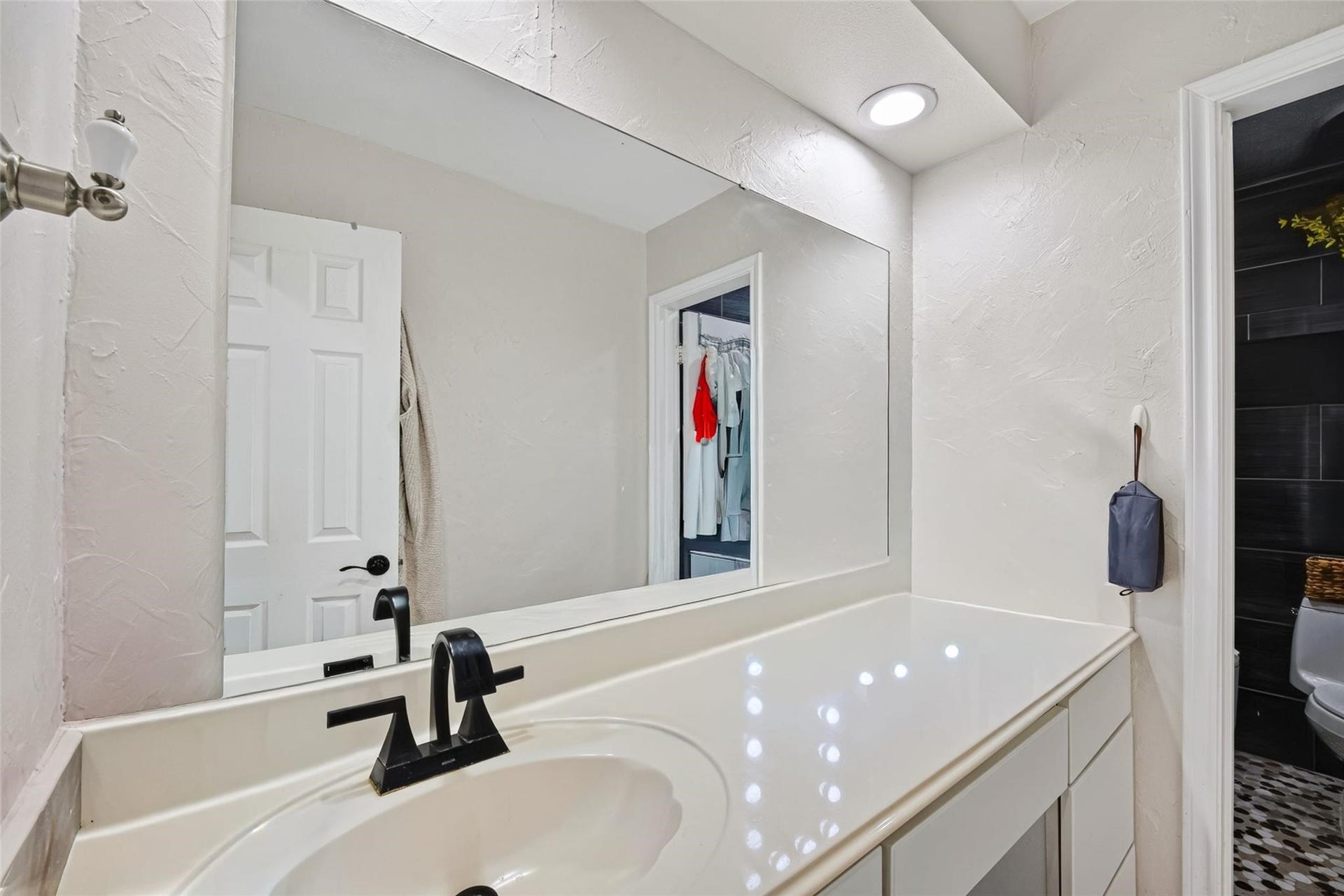 104 Burgundy Lane, League City, TX 77573 104 Burgundy Lane, League City, TX 77573