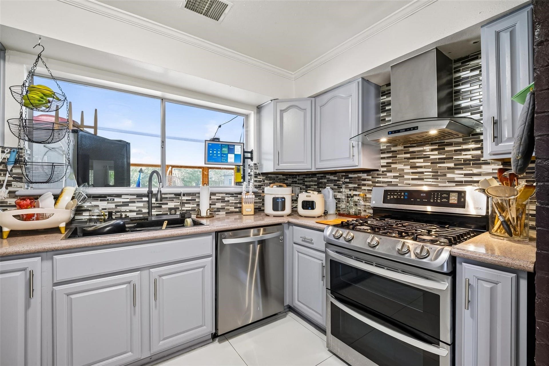 104 Burgundy Lane, League City, TX 77573 104 Burgundy Lane, League City, TX 77573