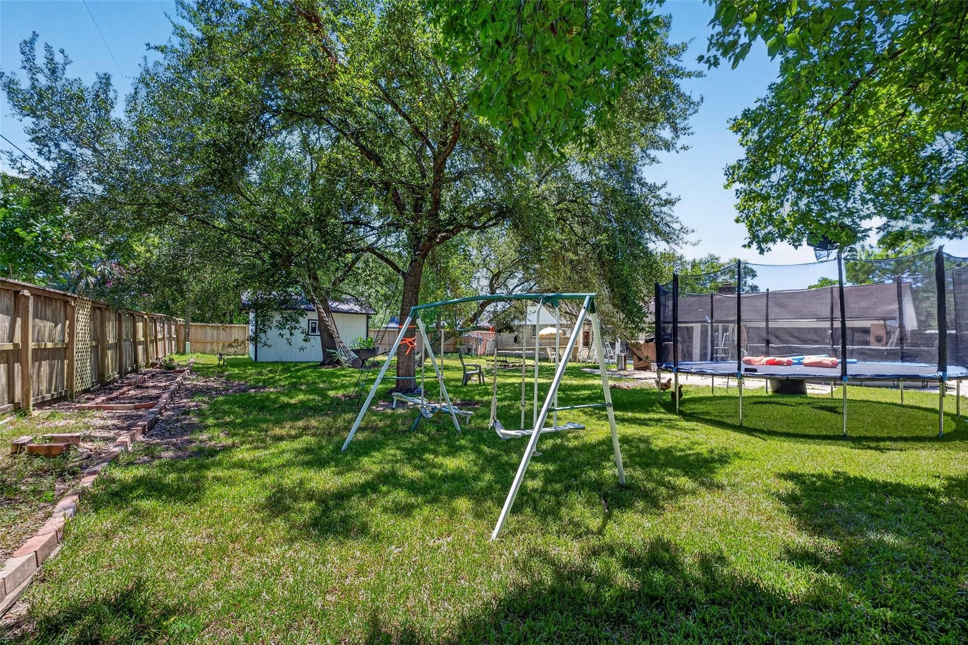 104 Burgundy Lane, League City, TX 77573 104 Burgundy Lane, League City, TX 77573