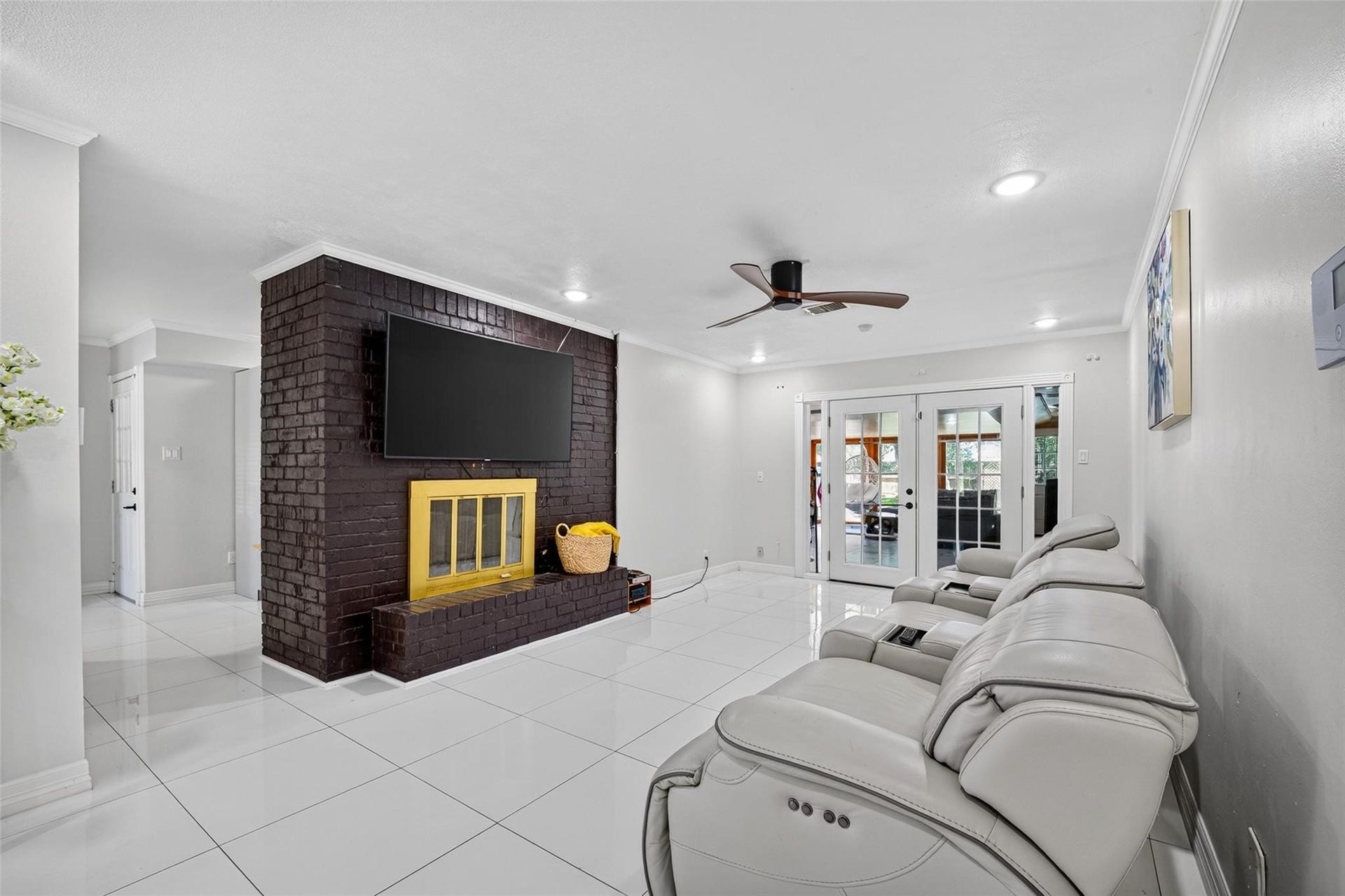104 Burgundy Lane, League City, TX 77573 104 Burgundy Lane, League City, TX 77573