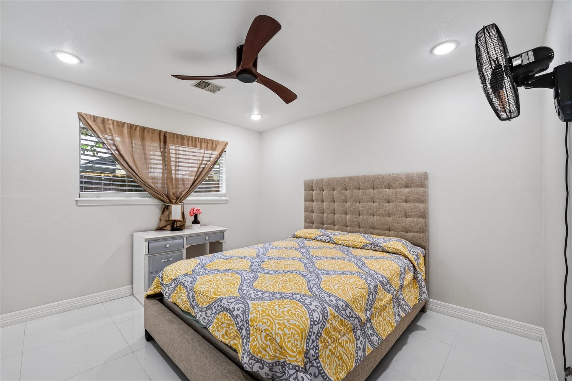 104 Burgundy Lane, League City, TX 77573 104 Burgundy Lane, League City, TX 77573