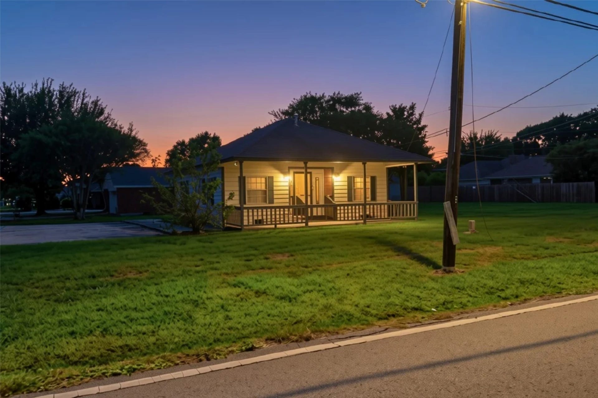 610 Cindyrella Drive, Highlands, TX 77562