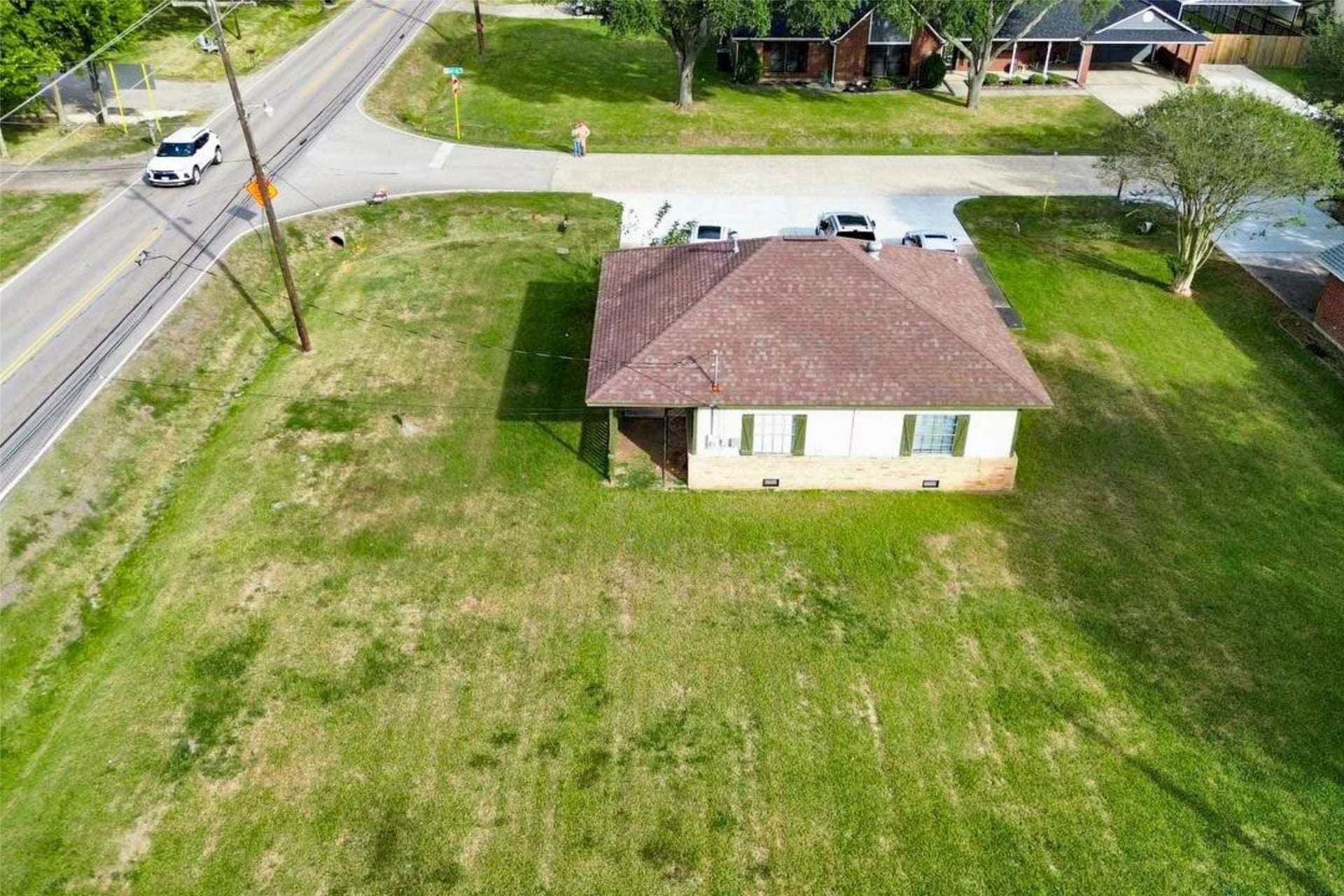 610 Cindyrella Drive, Highlands, TX 77562