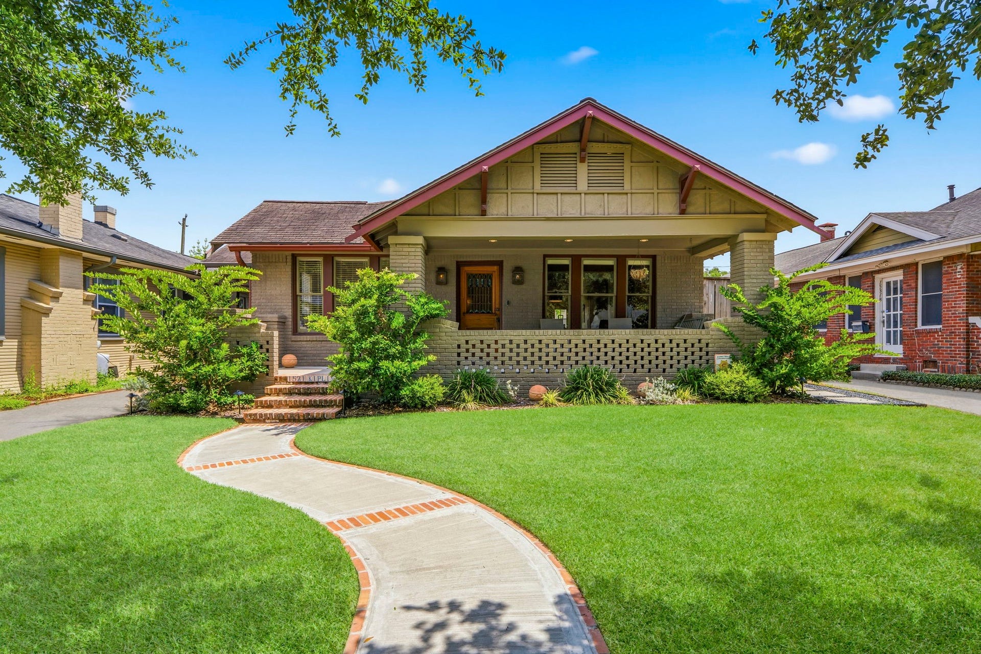 1521 Kipling Street, Houston, TX 77006 Charming Craftsman-style home with a welcoming front porch, manicured lawn, and a curved walkway. Ideal for those seeking a cozy and picturesque neighborhood setting.