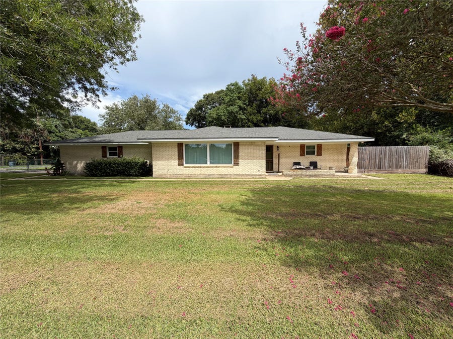 Property photo for 2004 9th Street, High Island, TX