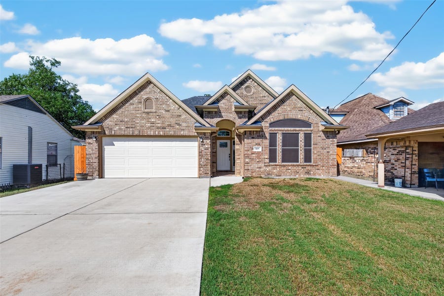 Property photo for 803 Avenue K, South Houston, TX
