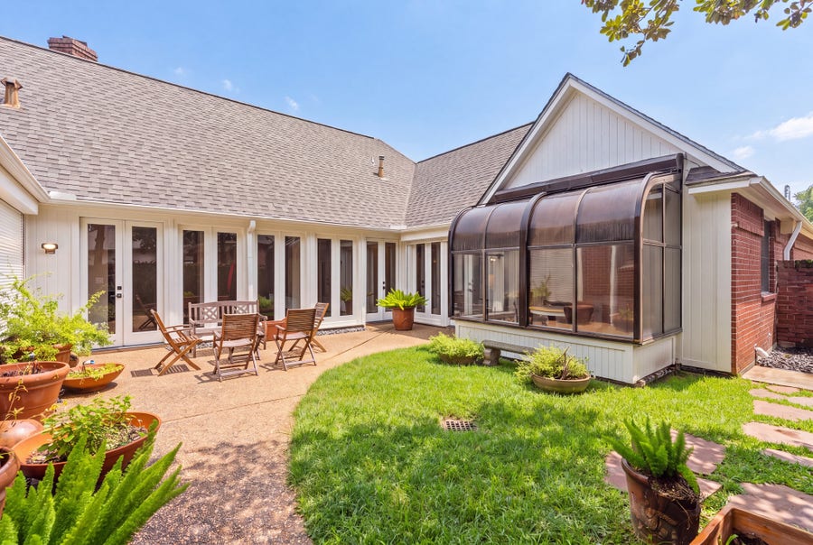 Property photo for 230 Lakeside Boulevard, Sugar Land, TX