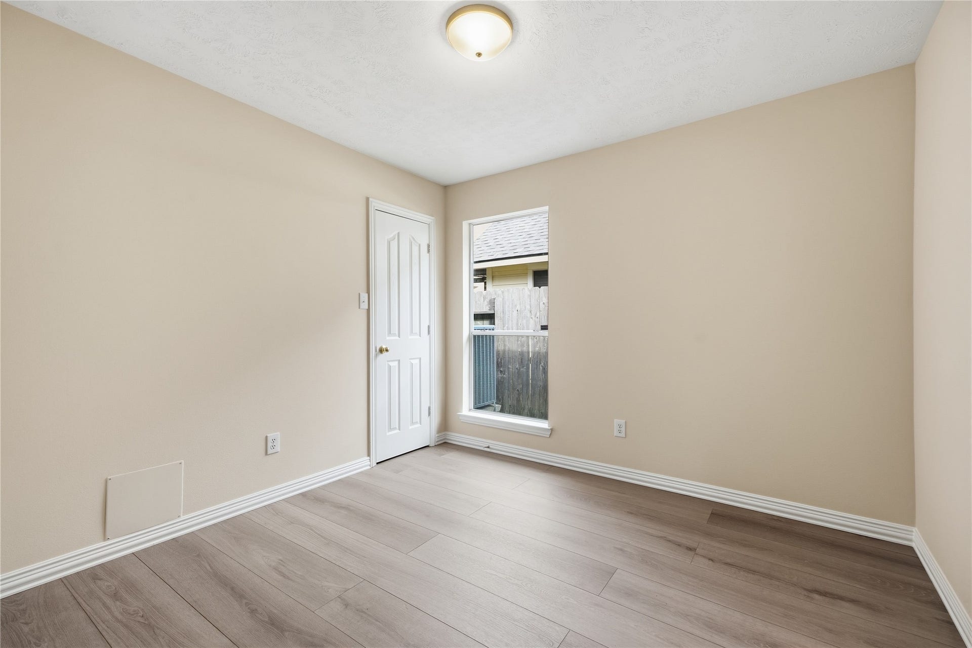 1411 Pebble Banks Lane, Seabrook, TX 77586 The new flooring continues through all the bedrooms in this home.