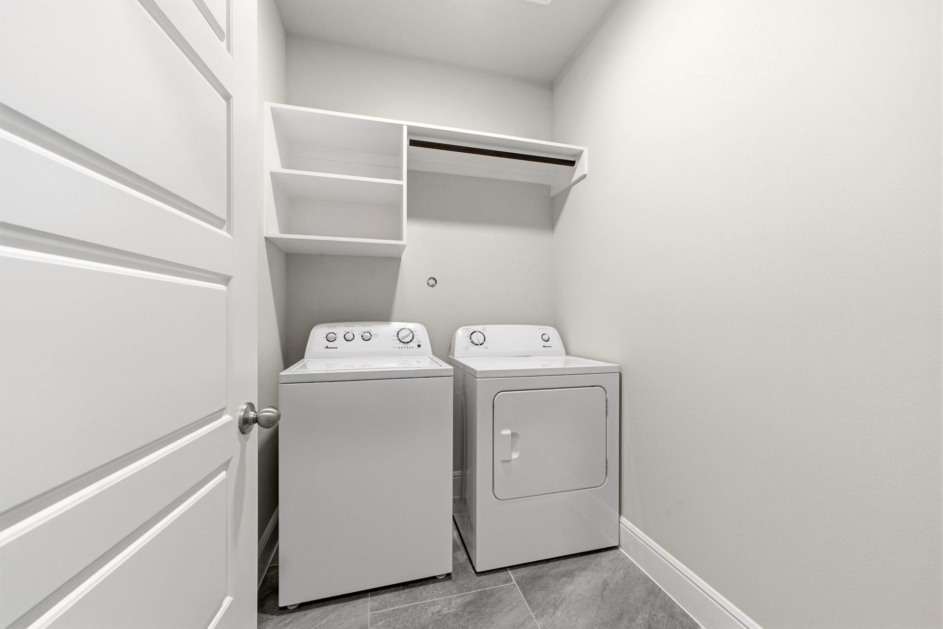 23620 Youpon Lane, Spring, TX 77389 Built in shelves plus washer and dryer included