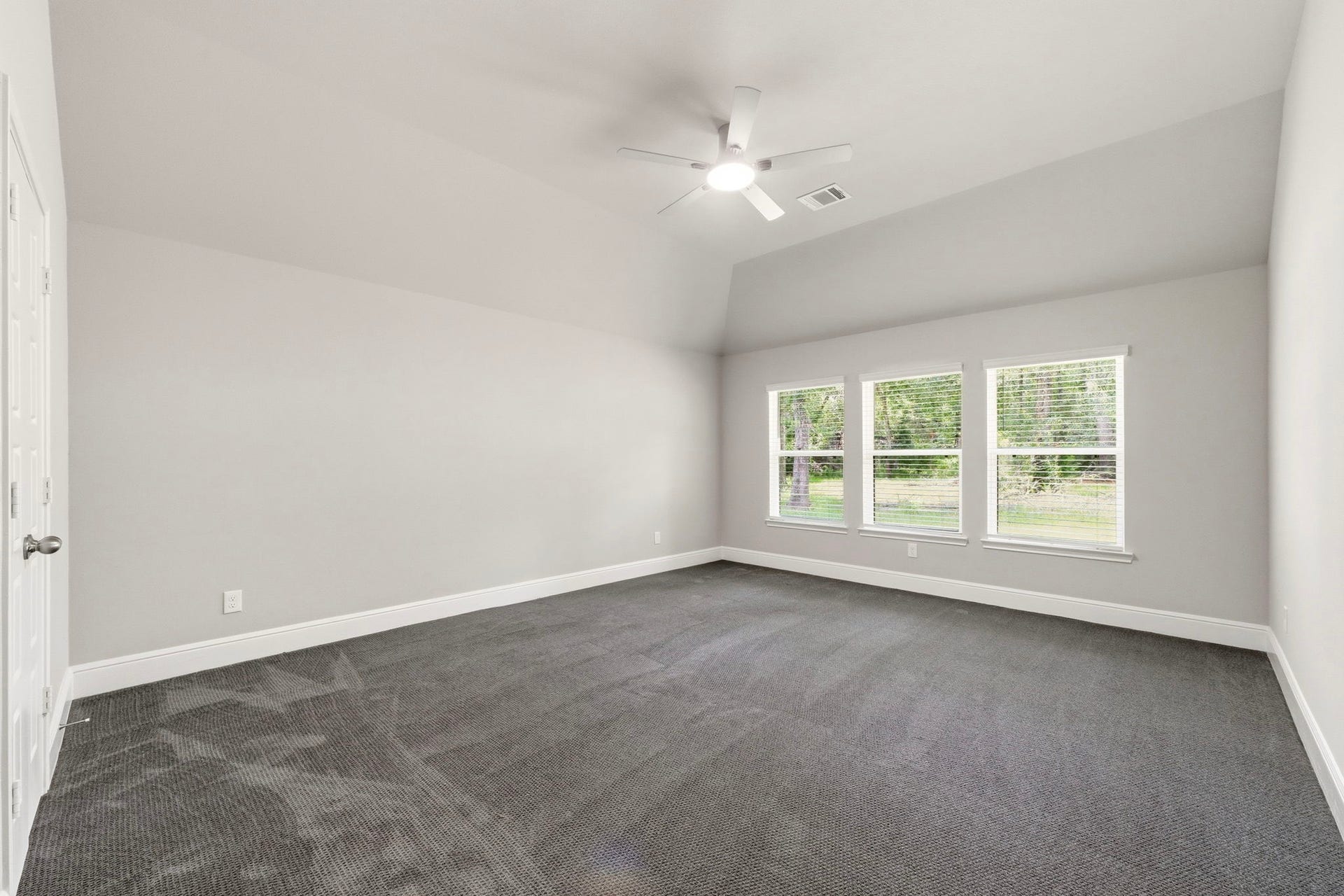 23620 Youpon Lane, Spring, TX 77389 Soaring ceilings and abundant natural light