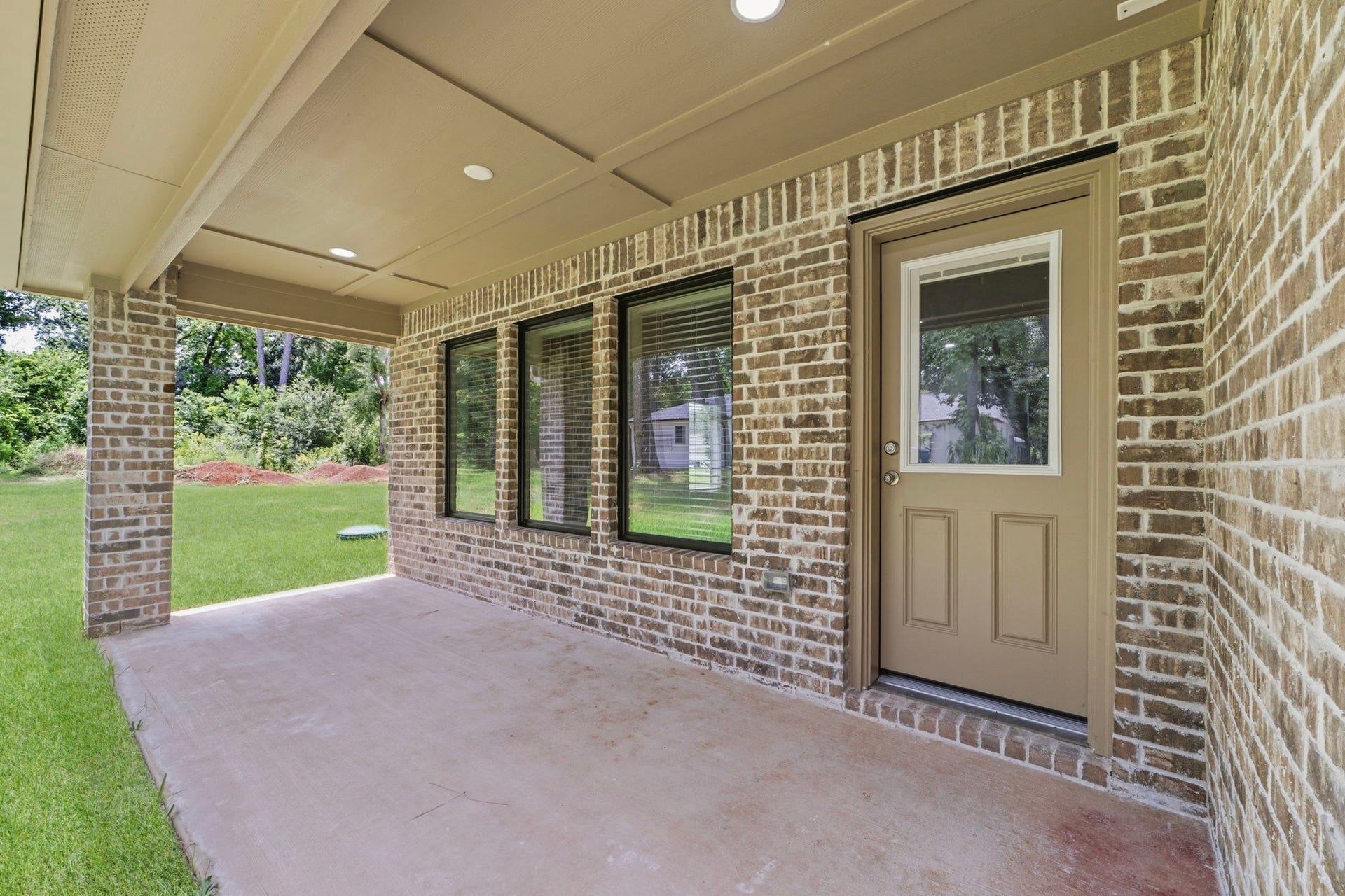 23620 Youpon Lane, Spring, TX 77389 Covered back patio, perfect for outdoor dining, entertaining, an relaxing year round.