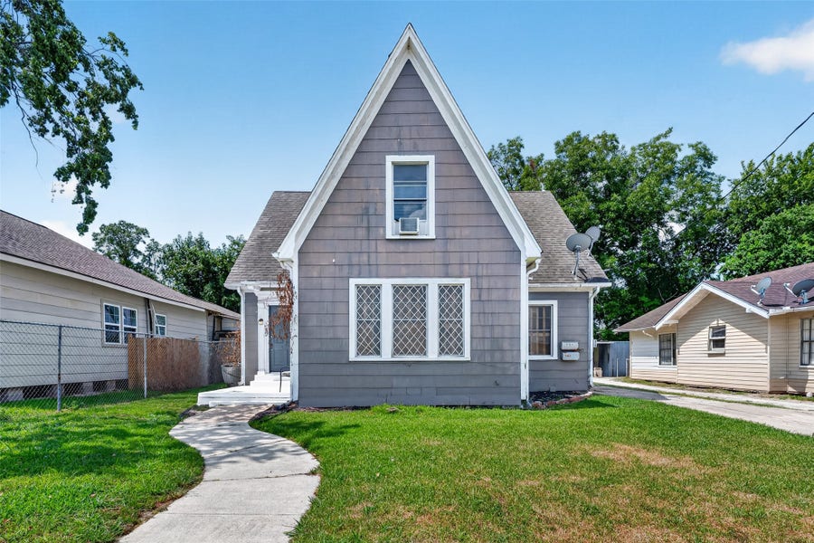 Property photo for 415 W Pearce Street, Baytown, TX