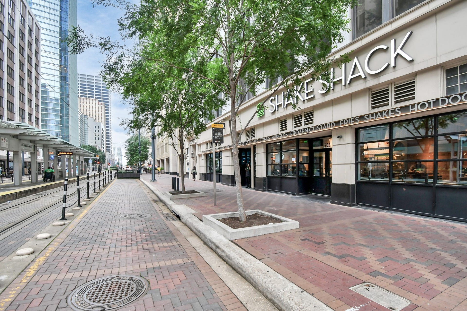 705 Main Street, #610, Houston, TX 77002 Nearby dining options.