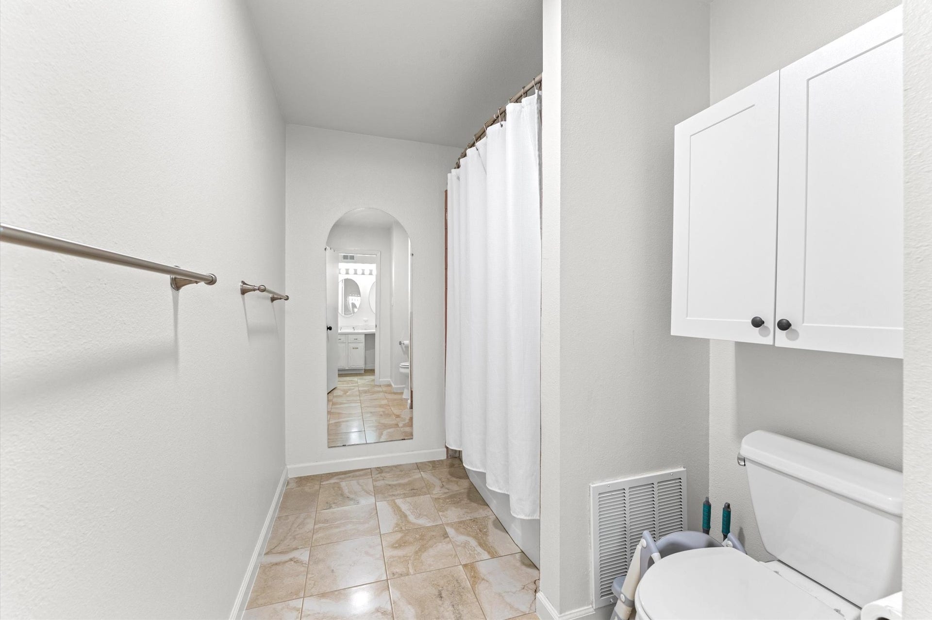 11006 Ashcroft Drive, Houston, TX 77096 11006 Ashcroft Drive, Houston, TX 77096