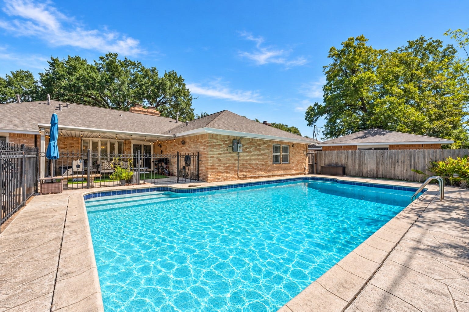 11006 Ashcroft Drive, Houston, TX 77096 11006 Ashcroft Drive, Houston, TX 77096