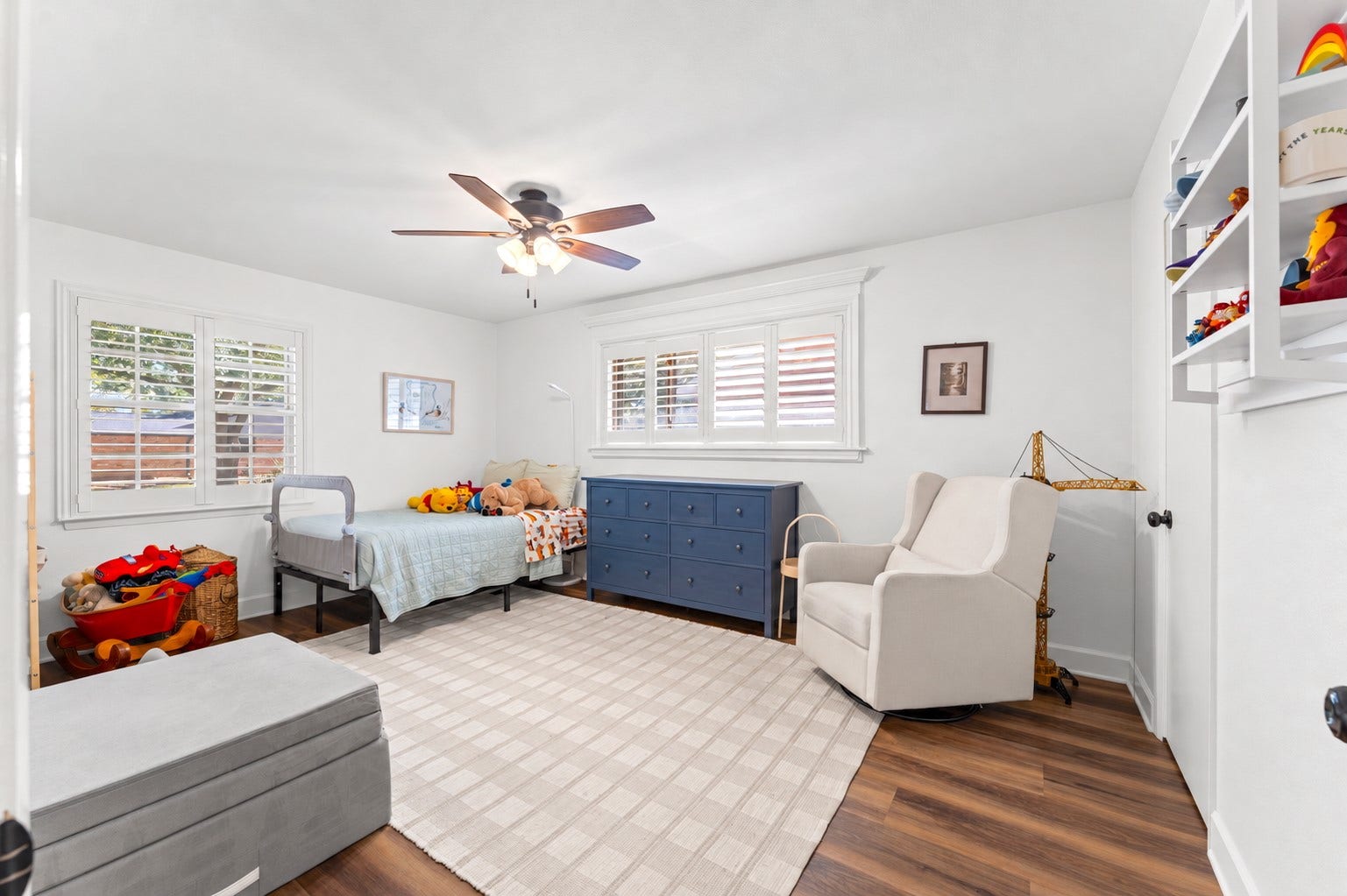 11006 Ashcroft Drive, Houston, TX 77096 one of three spacious secondary bedrooms with large closets.