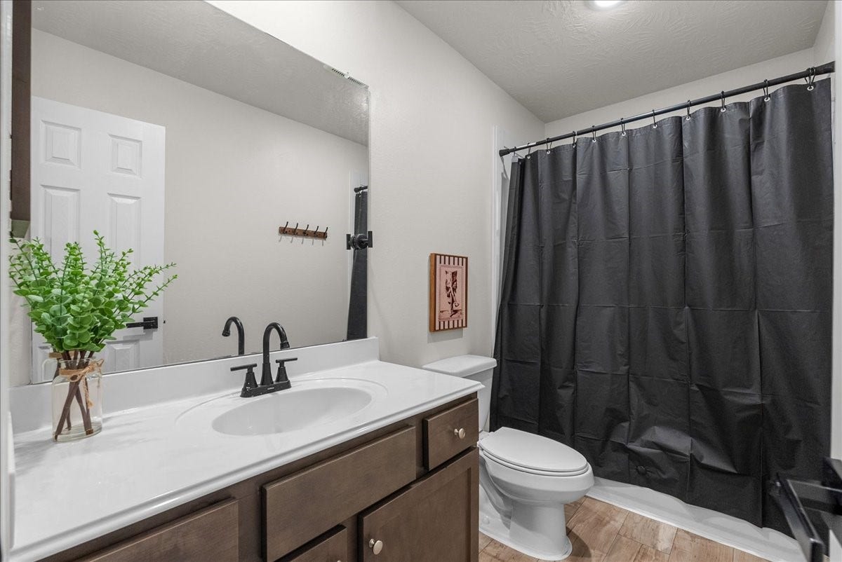 3310 Bastian Road, Dickinson, TX 77539 3310 Bastian Road, Dickinson, TX 77539