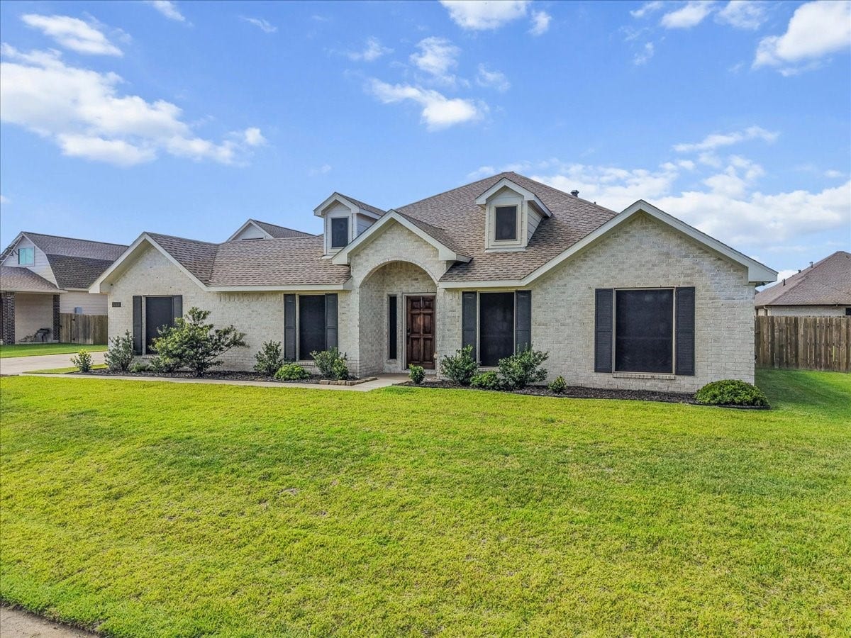 3310 Bastian Road, Dickinson, TX 77539 3310 Bastian Road, Dickinson, TX 77539