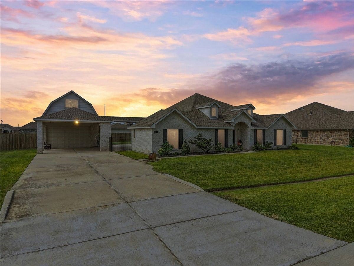 3310 Bastian Road, Dickinson, TX 77539 3310 Bastian Road, Dickinson, TX 77539