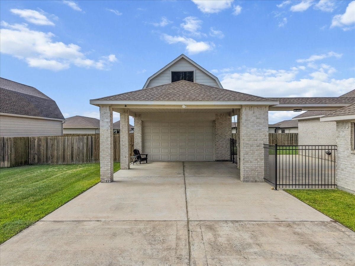 3310 Bastian Road, Dickinson, TX 77539 3310 Bastian Road, Dickinson, TX 77539