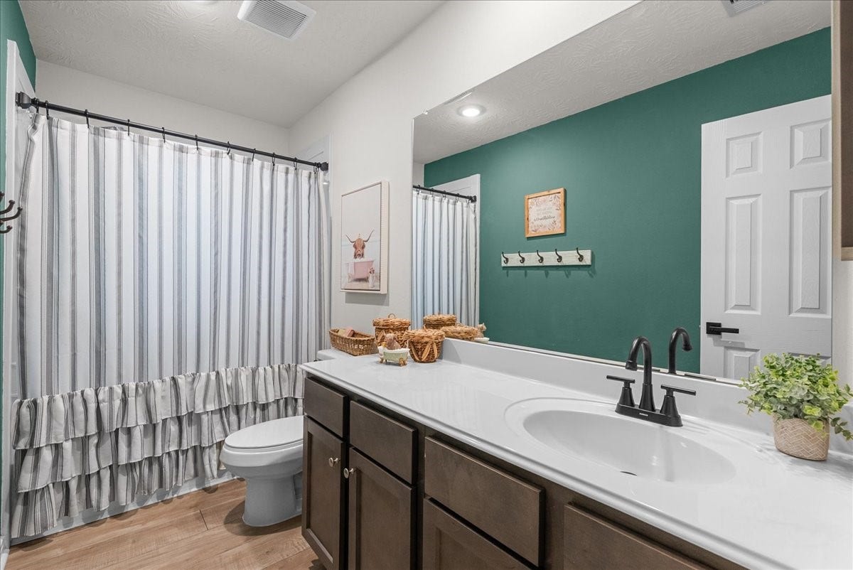 3310 Bastian Road, Dickinson, TX 77539 3310 Bastian Road, Dickinson, TX 77539