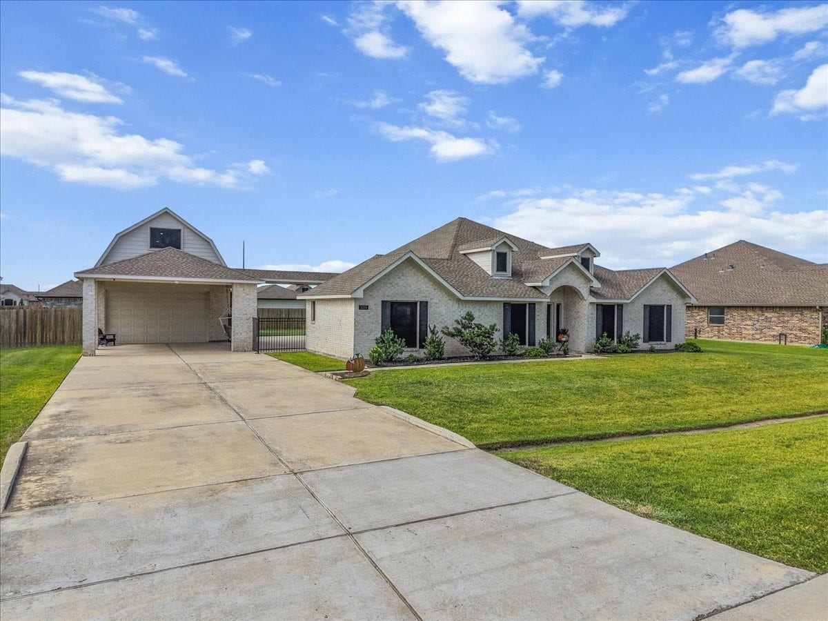 3310 Bastian Road, Dickinson, TX 77539 3310 Bastian Road, Dickinson, TX 77539