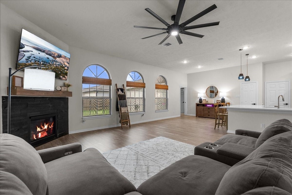 3310 Bastian Road, Dickinson, TX 77539 3310 Bastian Road, Dickinson, TX 77539